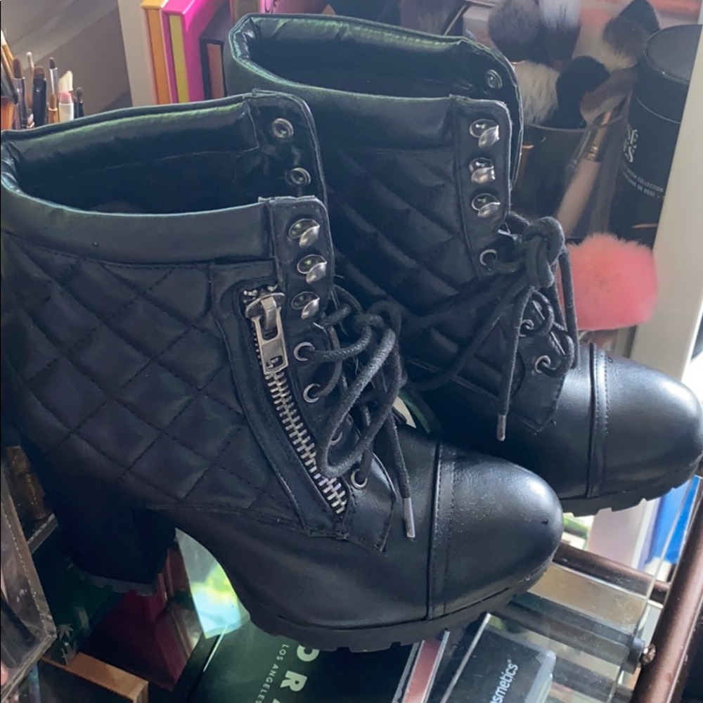 Boots - Picture 2 of 6